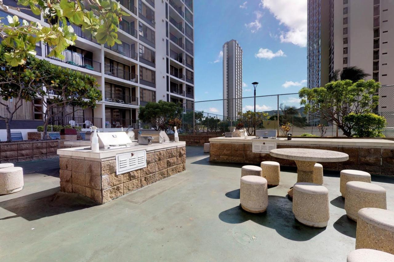 The Banyan Condos Гонолулу Экстерьер фото